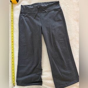 Lululemon charcoal capris, sz 8